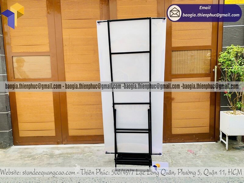 Báo giá standee treo quảng cáo in một mặt lắp ráp gia công cho sự kiện ngoài trời thương hiệu