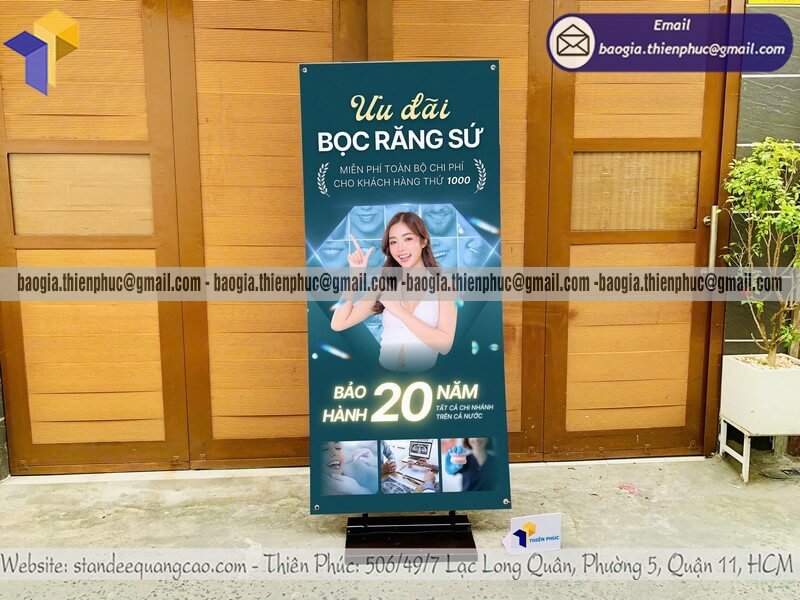 Báo giá standee treo quảng cáo in một mặt lắp ráp