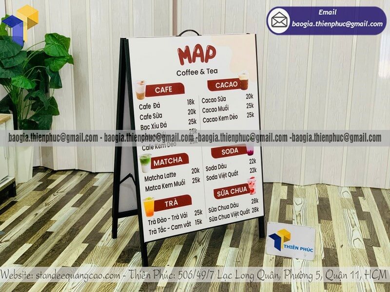 Biển hiệu chữ A khung sắt in hai mặt trên hè phố giá chỉ từ 450k đặt hàng ngày