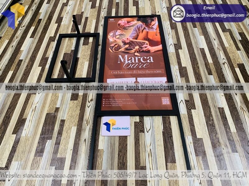 Biển hiệu đứng in hai mặt ngoài trời bằng khung sắt bán ở cửa hàng quán ăn sử dụng quảng cáo