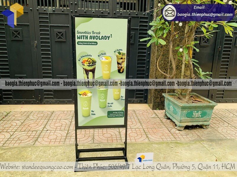 Biển hiệu quảng cáo đứng khung sắt in 2 mặt để vỉa hè Biển hiệu quảng cáo đứng khung sắt in 2 mặt để vỉa hè