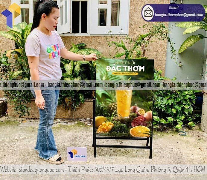 Biển quảng cáo đứng khung sắt 1 mặt xếp gọn vừa và nhỏ tăng lượt khách tại địa phương