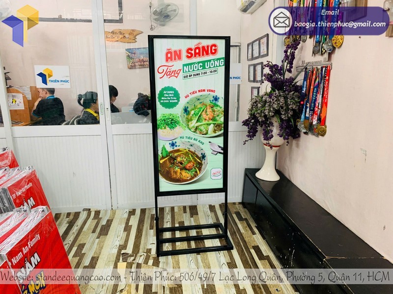 Standee quảng cáo quán ăn rẻ