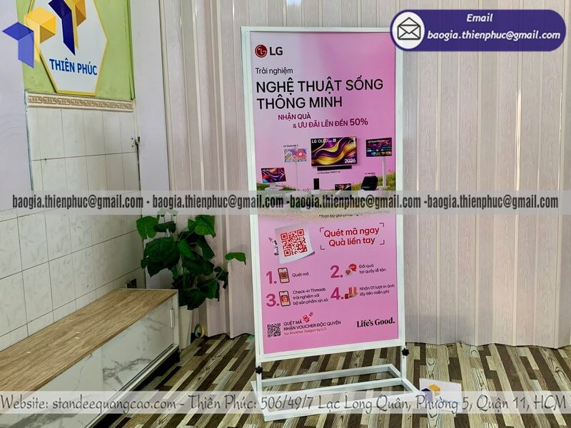 Biển quảng cáo sản phẩm đứng cỡ lớn in 2 mặt quảng bá khuyến mãi