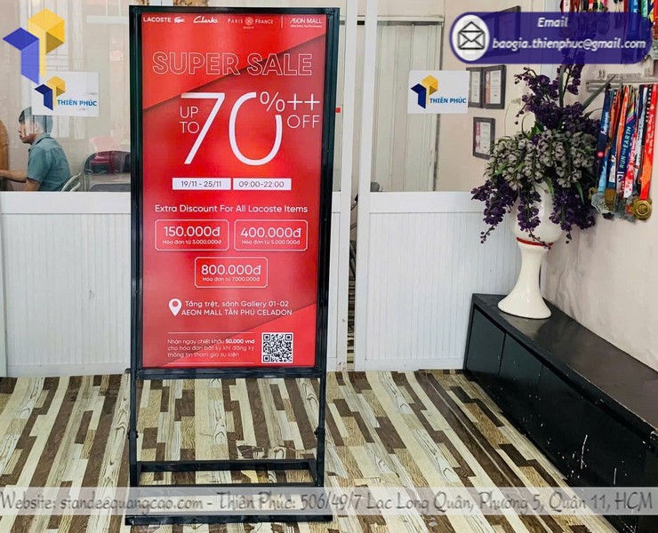 cung cấp standee 2 mặt tại TPHCM