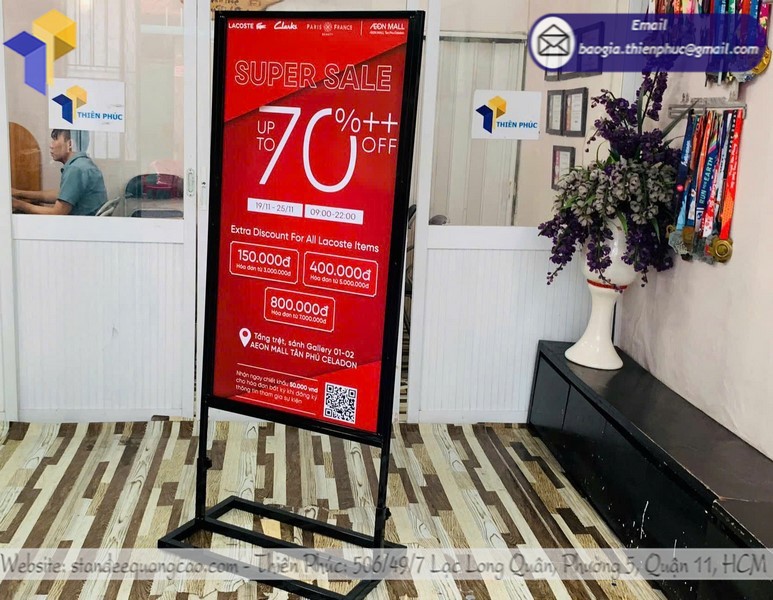 cung cấp standee 2 mặt khung sắt đứng tại TPHCM
