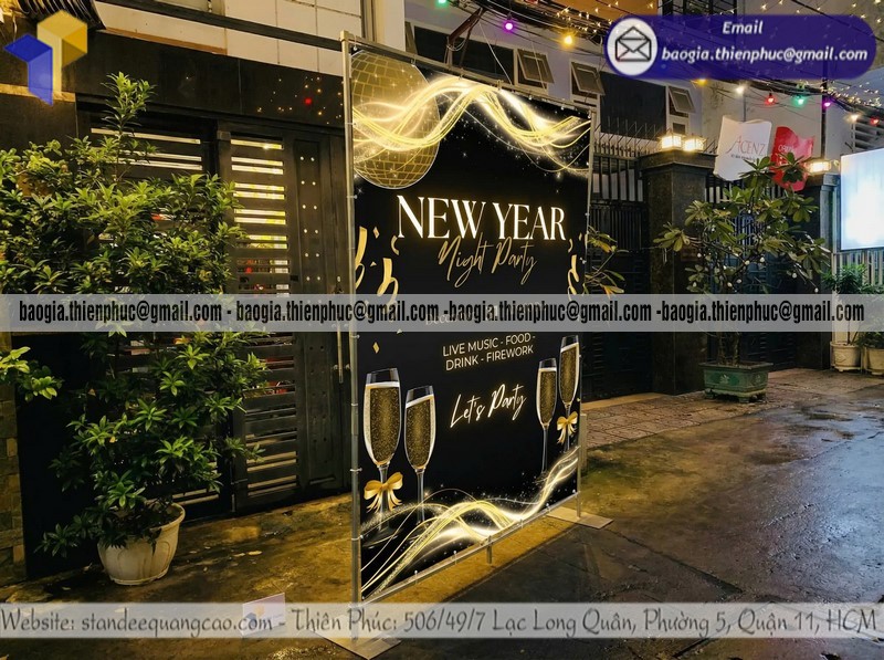 Đặt backdrop sự kiện party cuối năm ngoài trời làm gấp sản xuất backdrop check in sân khấu ngoài trời