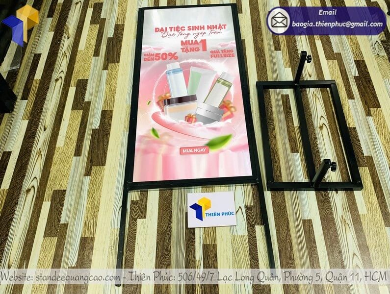 Đặt in bảng standee 2 mặt đứng cho event  đặt hàng từ 1 sản phẩm