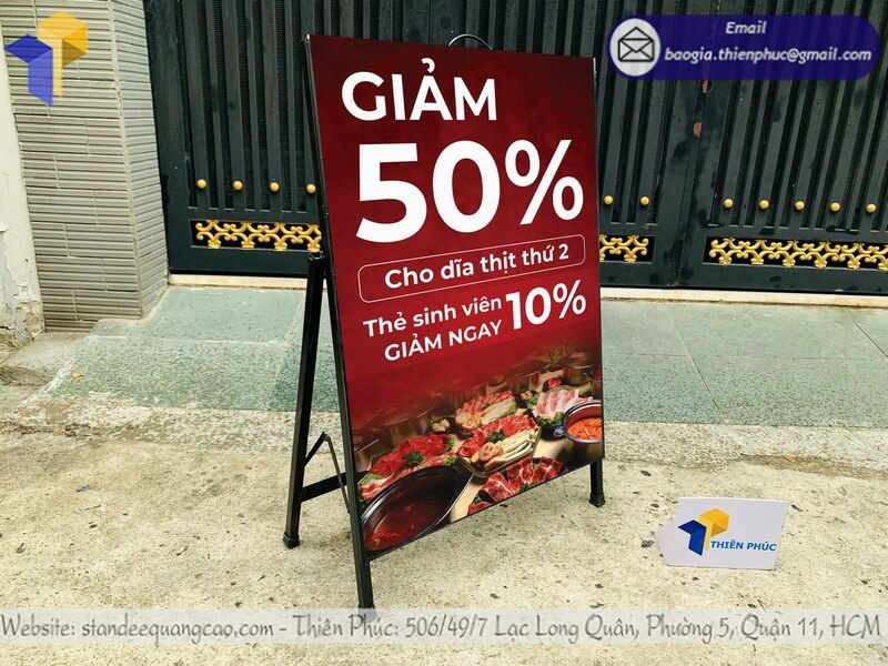 Đặt in standee 1 mặt theo yêu cầu chất lượng cao, màu sắc rõ nét.