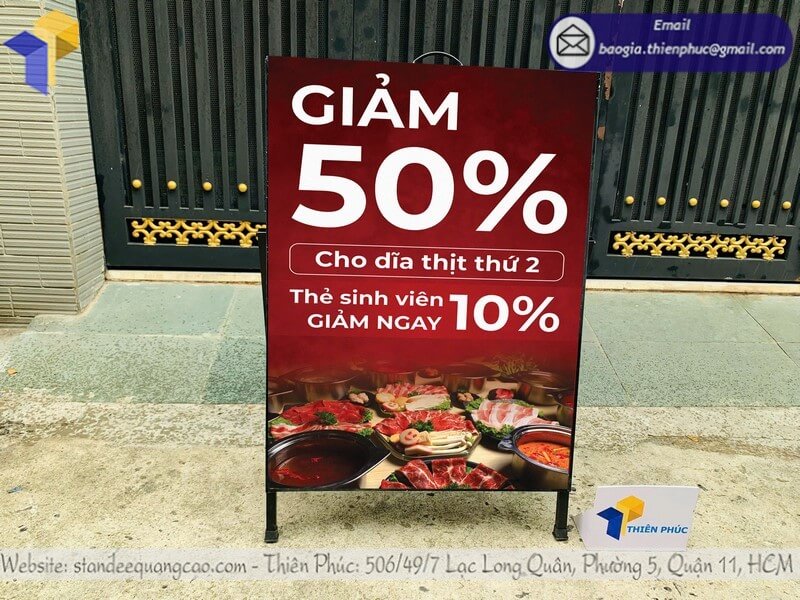 Đặt in standee 1 mặt theo yêu cầu quảng cáo cửa hàng.