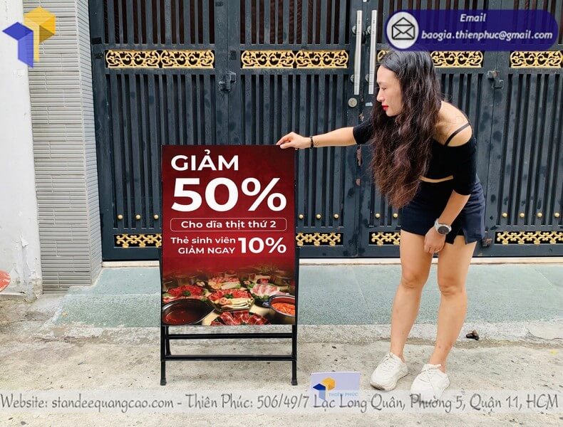 Đặt in standee 1 mặt theo yêu cầu