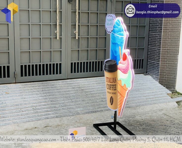 Đặt in standee mô hình ly cafe 3D siêu thực đẹp in thương hiệu fnb