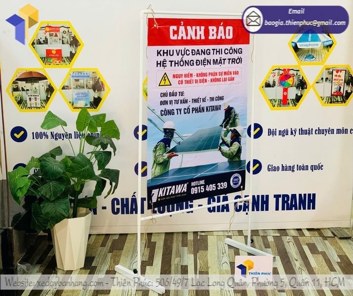 Dat khung treo poster giao ngay hien dai tien loi tai xuong