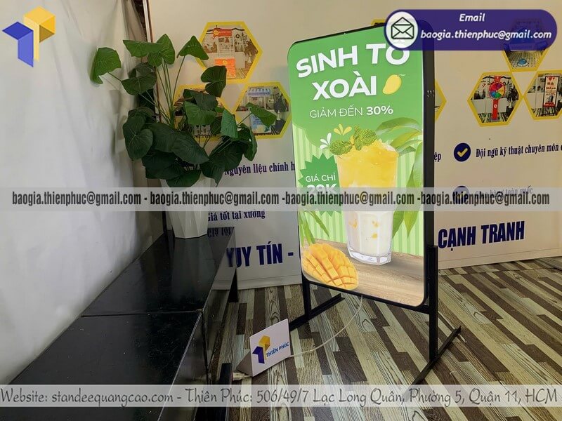 Đặt làm bảng hiệu hộp đèn lớn đứng hai mặt ngoài trời dành cho khách hàng cá nhân