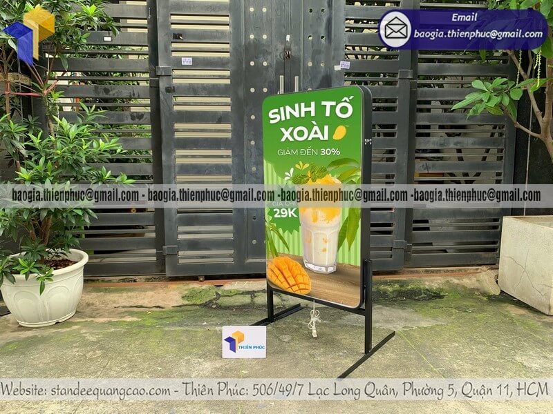 Đặt làm bảng hiệu hộp đèn lớn đứng hai mặt ngoài trời ưu đãi cho số lượng lớn