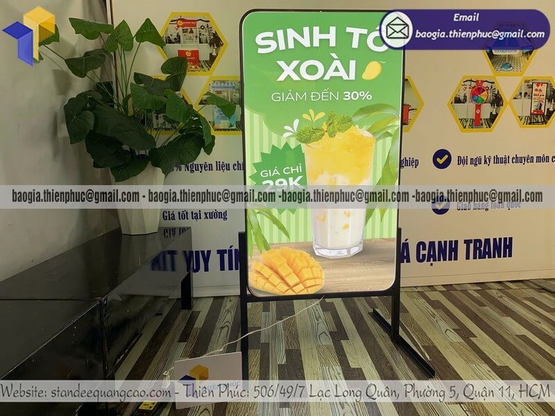 Đặt làm bảng hiệu hộp đèn lớn đứng hai mặt ngoài trời