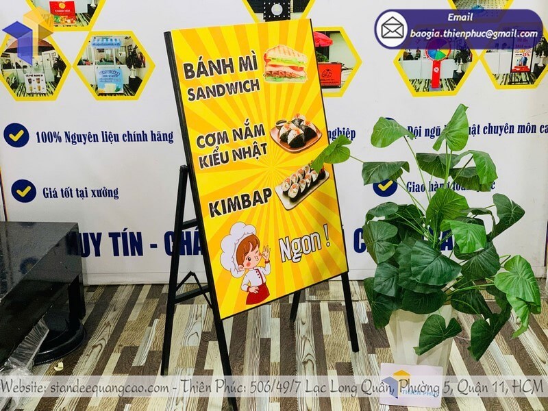 Đặt làm bảng standee 1 mặt in hình cho cửa hàng chuẩn đặc biệt