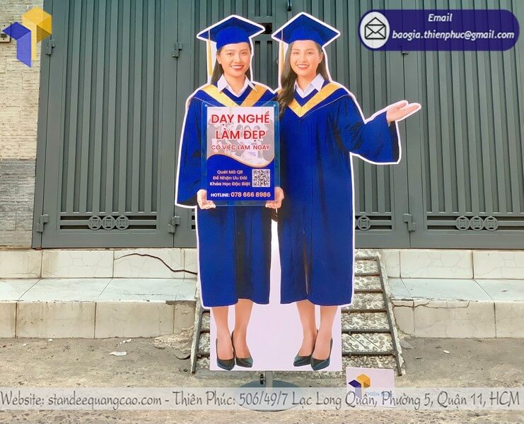 Đặt làm standee mô hình người thật quảng cáo in 3D