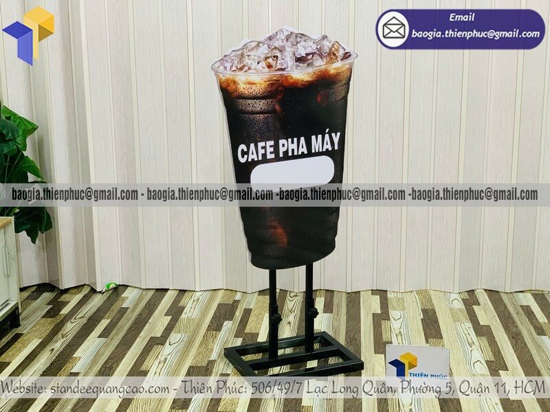 Đặt standee mô hình ly cafe đá in hai mặt ngoài trời xưởng sản xuất quán cafe take away