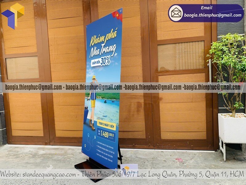 Đặt standee quảng cáo treo poster một mặt ngoài trời cho shop, cafe, trung tâm sự kiện