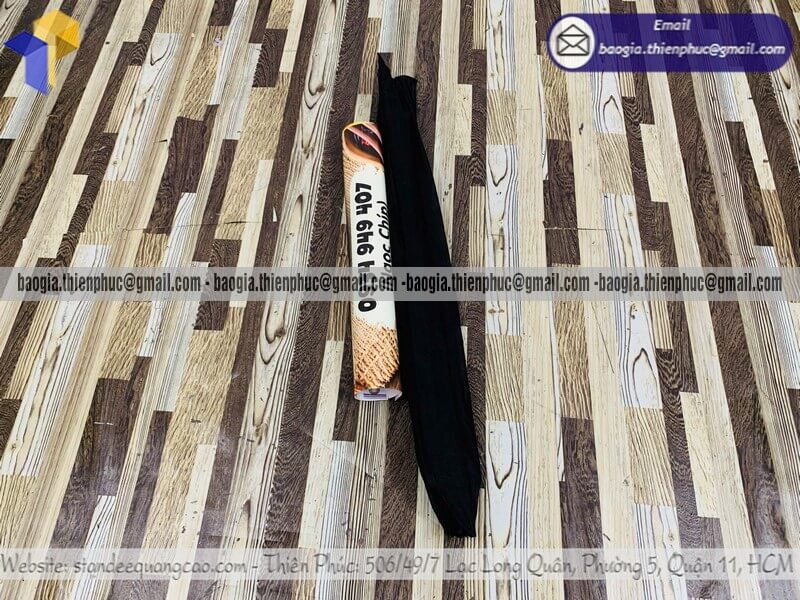 Đặt standee treo poster 1 mặt chữ X ngoài trời hỗ trợ thiết kế in ấn giao hàng toàn quốc