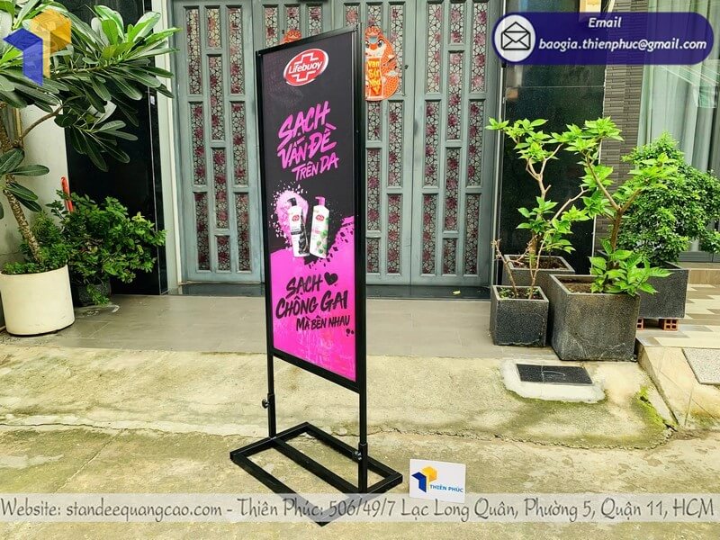 Dịch vụ in bảng standee khung sắt đứng 2 mặt giá rẻ in gấp trong ngày