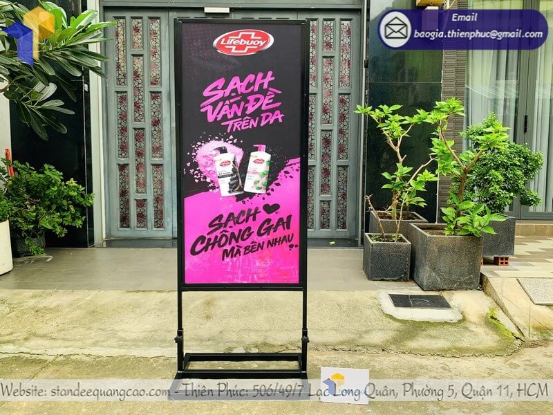 Dịch vụ in bảng standee khung sắt đứng 2 mặt giá rẻ HCM hóa đơn VAT 8%