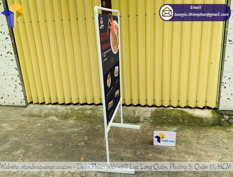Dịch vụ in khung treo poster theo yêu cầu cho showroom, sự kiện