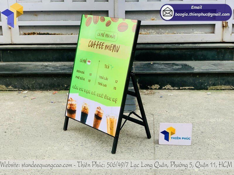 Dịch vụ in standee quảng cáo 1 mặt trước cửa hàng đặt số lượng nhiều giá rẻ hơn cho doanh nghiệp