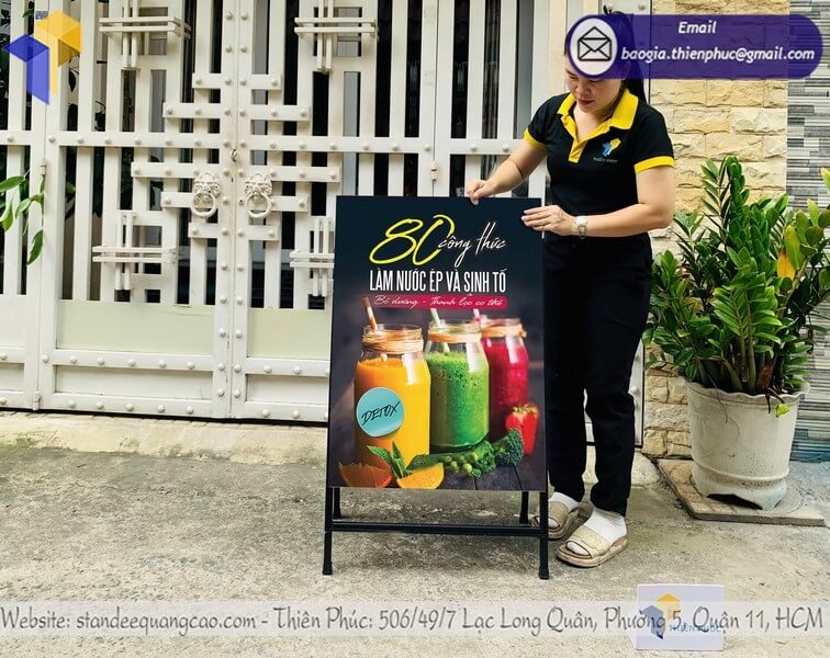 Giá bảng standee A in 2 mặt quảng cáo ngoài trời
