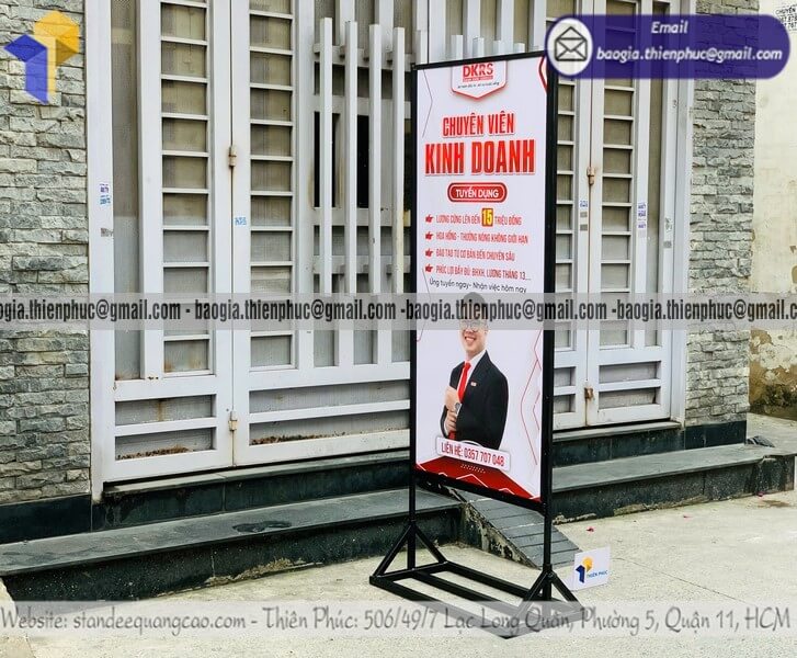 Gia công standee đứng khung sắt quảng cáo ngoài trời cho đơn vị tổ chức sự kiện