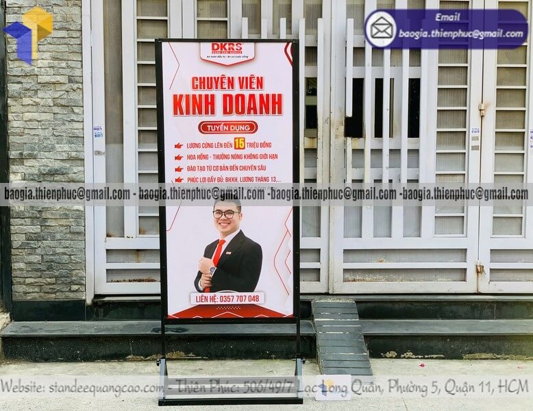 Gia công standee đứng khung sắt quảng cáo ngoài trời