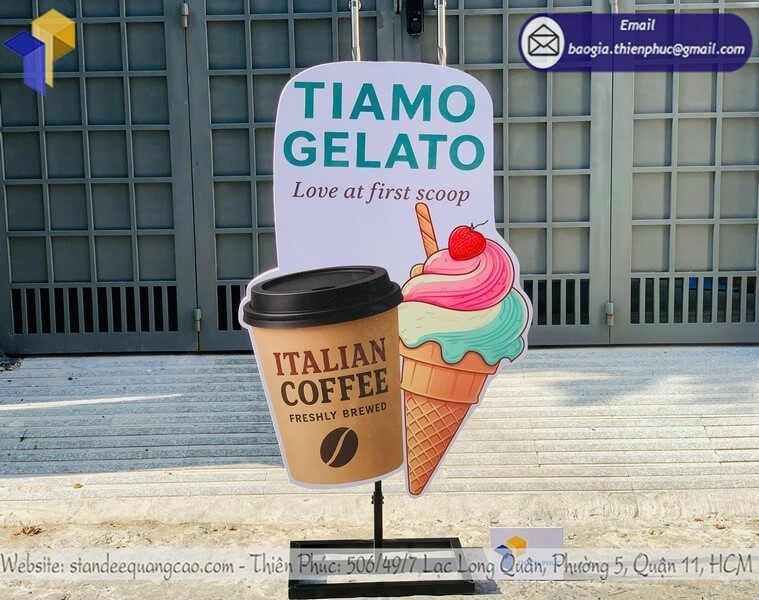 Gia công standee mô hình ly cafe trước cửa hàng giá rẻ