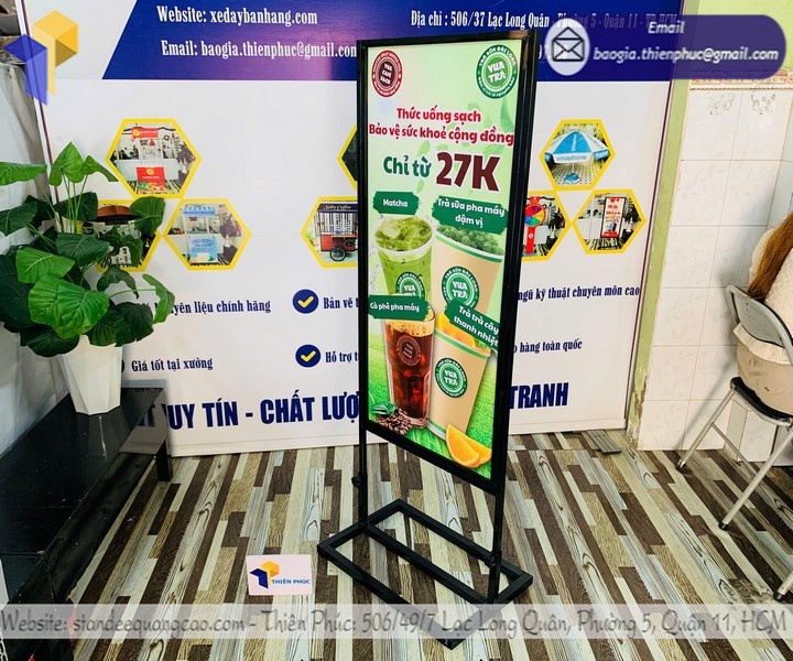 giá in standee khung sắt lấy liền rẻ