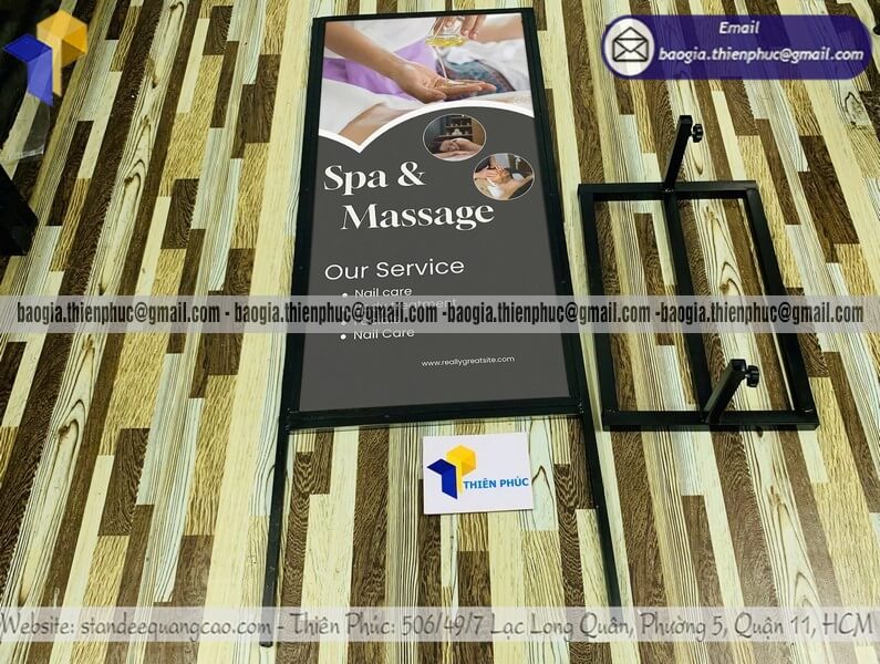 Giá làm standee quảng cáo 2 mặt in logo chất lượng cho quán ăn, quán nước, showroom