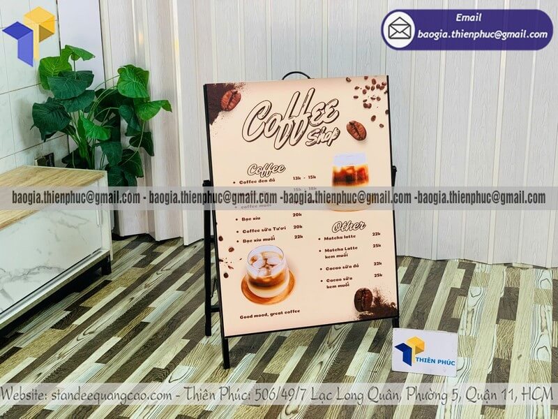 In bảng hiệu quảng cáo khung sắt 1 mặt di động trực tiếp tại xưởng cho shop bán hàng ngoài trời