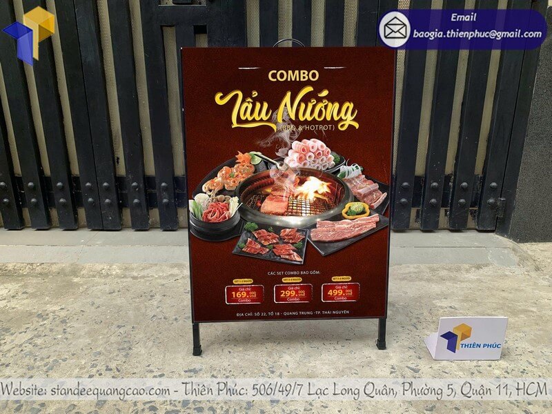 In bảng standee chữ A quảng cáo cho cửa hàng đẹp đặt trước shop quán ăn nhà thuốc