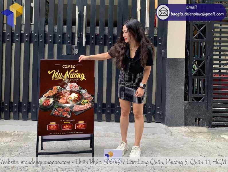 In bảng standee chữ A quảng cáo cho cửa hàng đẹp In bảng standee chữ A quảng cáo cho cửa hàng đẹp