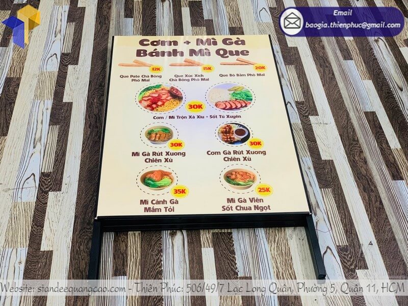 In bảng standee quảng cáo chữ A 2 mặt theo yêu cầu shop thời trang spa trưng bày