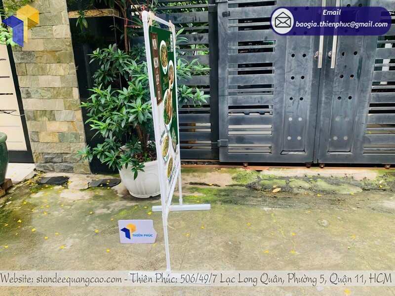 In khung treo banner quảng cáo 2 mặt tiện lợi, linh hoạt