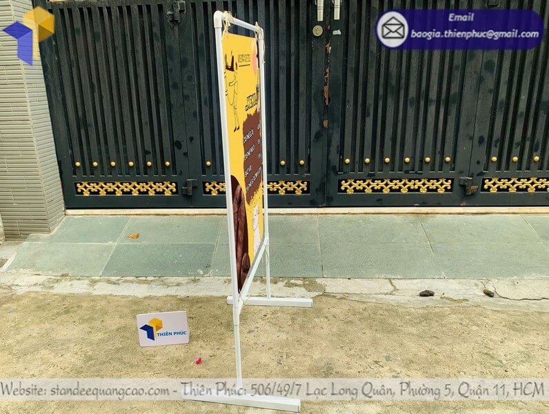 In khung treo poster 2 mặt tiện dụng, dễ dàng thay poster mọi lúc