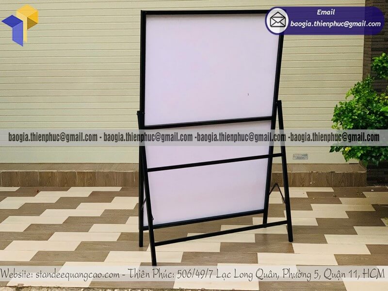 In logo standee quảng cáo 1 mặt đặt trước cửa hàng đẹp giới thiệu sản phẩm tăng nhận diện thương hiệu