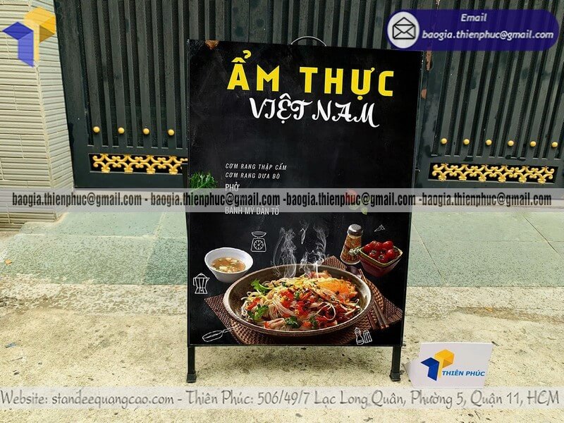 In logo standee quảng cáo 1 mặt di động ngoài trời In logo standee quảng cáo 1 mặt di động ngoài trời