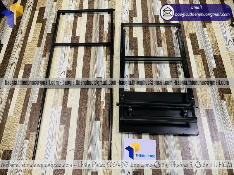 In logo standee quảng cáo ngoài trời chắn gió đẹp bán toàn quốc phục vụ toàn quốc