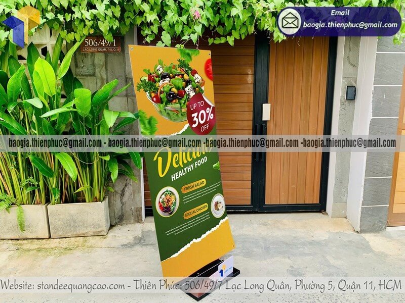 In logo standee quảng cáo ngoài trời chắn gió đẹp mục đích bán hàng tiếp thị ngoài trời