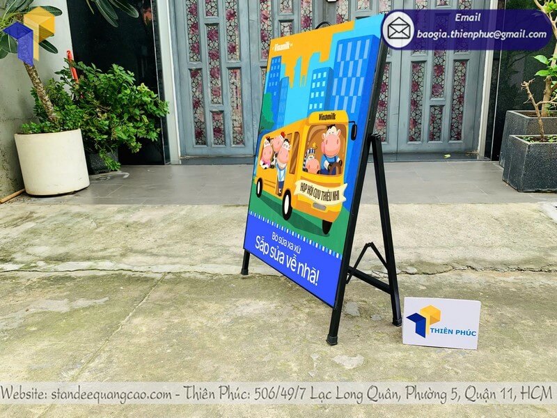 In Standee 1 mặt chất lượng, thiết kế sang trọng, in sắc nét