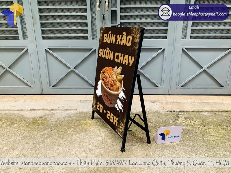 In standee 1 mặt giao liền chat luong cao, gia tot, phu hop vp