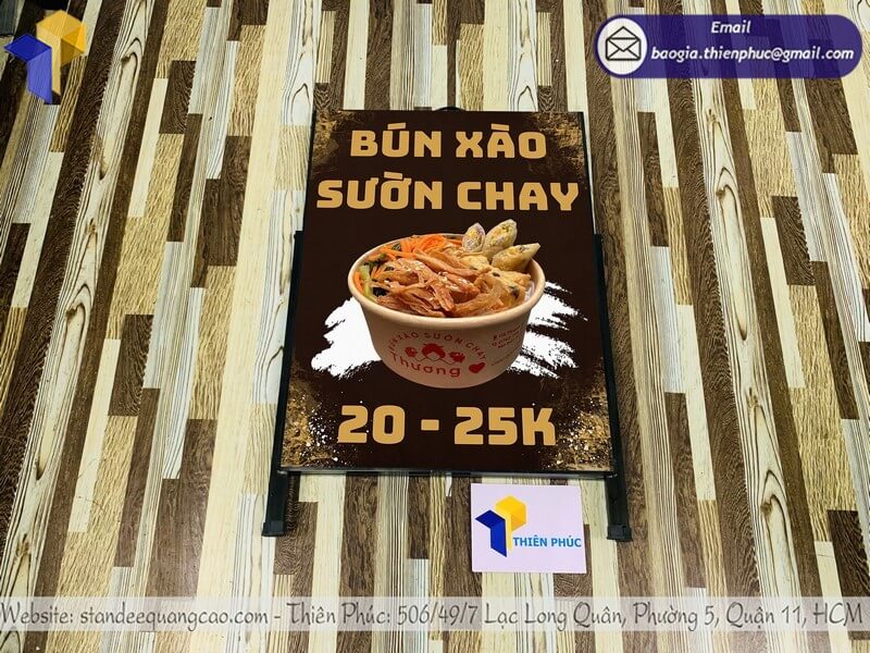 In standee 1 mặt giao liền cho event, hoi cho, hoi nghi