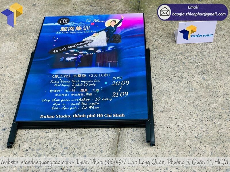 In standee 1 mặt theo yêu cầu từ xưởng sản xuất chuyên nghiệp
