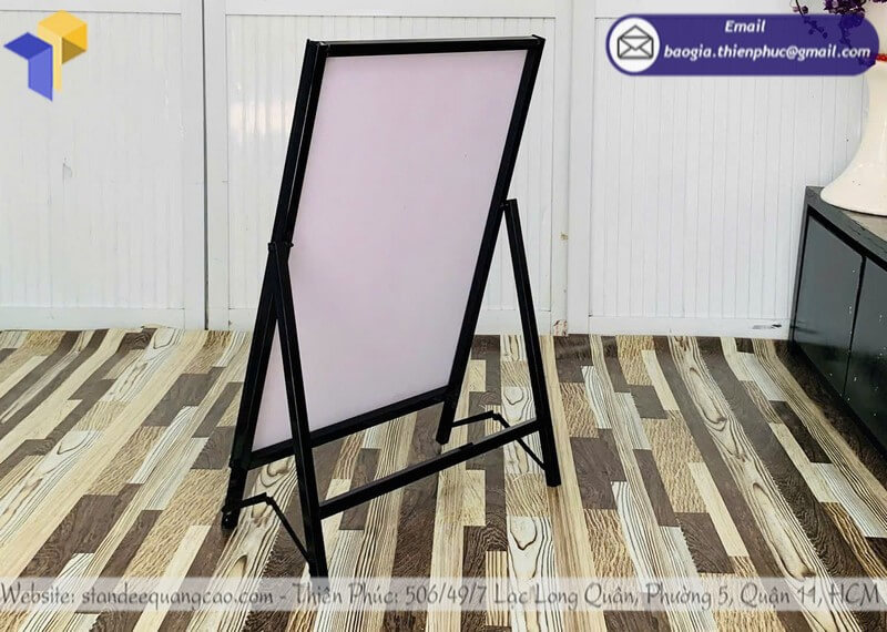 in standee chân xếp HCM